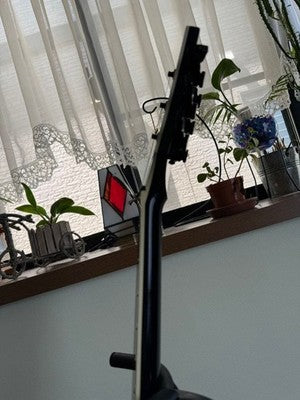 ESP VIPER ELECTRIC GUITAR BLACK - ALL BLACK HARDWARE, NO PICKGUARD (ORIGINAL