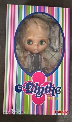 TAKARA TOMY NEO BLYTHE SUNDAYS VERY BEST DOLL FASHION COLLECTIBLE FIGURE