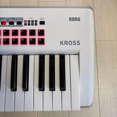 KORG KROSS2-61-SC SYNTHESIZER WITH CASE AND ACCESSORIES EXCELLENT CONDITION NEW