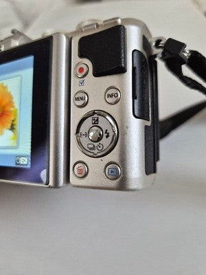 OLYMPUS PEN E-PL7 DIGITAL CAMERA SILVER BLACK WITH ACCESSORIES EXCELLENT+++++