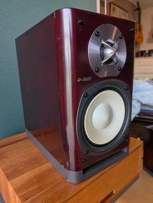 ONKYO D-302E SPEAKER SYSTEM PAIR - TESTED WORKING, ONE SPEAKER HAS SCRATCHES