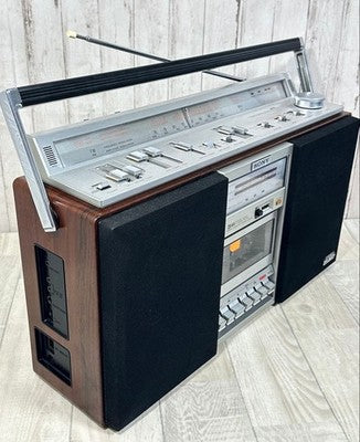 SONY CFS-V8 VINTAGE BOOMBOX RADIO CASSETTE PLAYER 1979 RETRO JAPAN