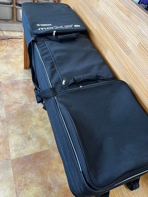 YAMAHA MOXF8 88 KEY SYNTHESIZER KEYBOARD EXCELLENT CONDITION WITH SOFT CASE