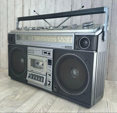 HITACHI TRK-8800 DISCO BOOMBOX RADIO CASSETTE PLAYER SERVICED SHOWA RETRO RARE