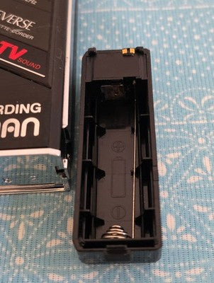 SONY WALKMAN WM-F202 CASSETTE PLAYER RADIO - FM AM - BATTERY COMPARTMENT ISSUE