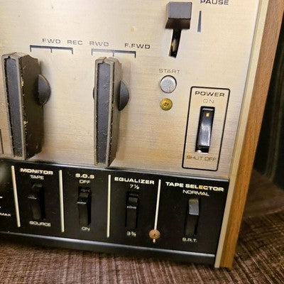 AKAI 4000DS REEL-TO-REEL TAPE RECORDER 3-HEAD SYSTEM AC100-240V 50/60HZ 35W