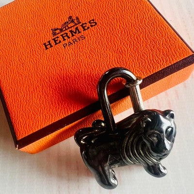 HERMES 1997 MARGIELA ERA LION CADENA CHARM PALLADIUM SILVER LIMITED EDITION