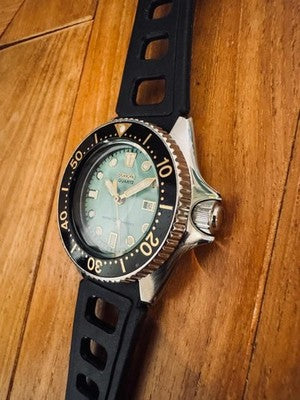 SEIKO 2625-0010 VINTAGE DIVER WATCH MINT GREEN 1984 QUARTZ ORIGINAL BAND RARE