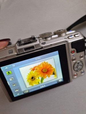 OLYMPUS PEN E-PL7 DIGITAL CAMERA SILVER BLACK WITH ACCESSORIES EXCELLENT+++++