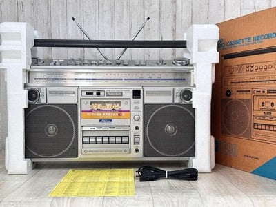 HITACHI TRK-8290 BOOMBOX RADIO CASSETTE RECORDER W/ ORIGINAL BOX & POWER CORD