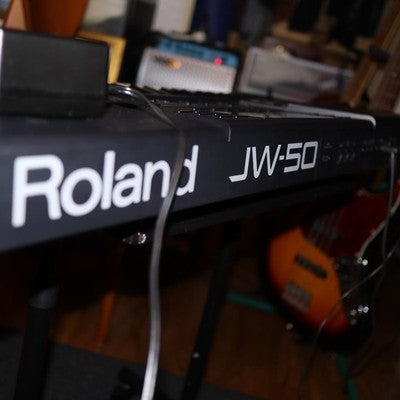 ROLAND JW-50 MUSIC WORKSTATION SYNTH KEYBOARD W ADAPTER CASE FROM JAPAN