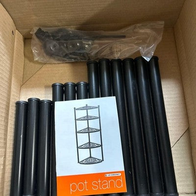 LE CREUSET POT STAND MIST GRAY NEW UNUSED IN BOX KITCHEN COOKWARE RACK