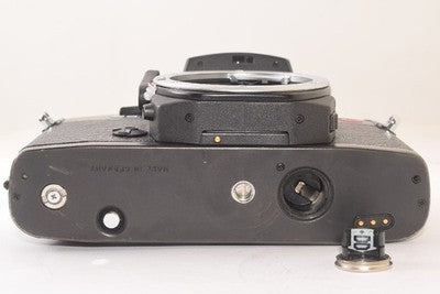 LEICA R6.2 BODY BLACK FILM SLR CAMERA MECHANICAL SHUTTER FOR PARTS NOT WORKING