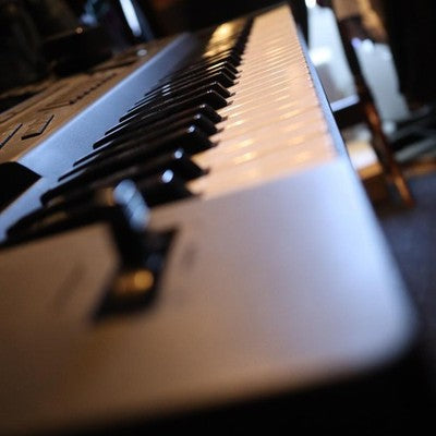 ROLAND JW-50 MUSIC WORKSTATION SYNTH KEYBOARD W ADAPTER CASE FROM JAPAN