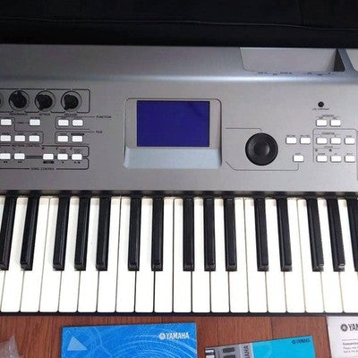 YAMAHA MM6 SYNTHESIZER 61-KEY KEYBOARD W/ CASE, PEDAL, AC ADAPTER