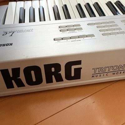 KORG TRITON LE61 61-KEY SYNTHESIZER MUSIC WORKSTATION W/ ADAPTER MANUALS