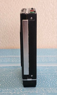 SONY WALKMAN WM-F202 CASSETTE PLAYER RADIO - FM AM - BATTERY COMPARTMENT ISSUE