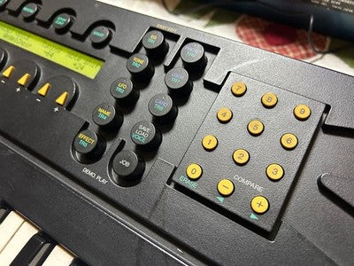 YAMAHA EOS YS200 SYNTHESIZER KEYBOARD WITH CASE 90S DIGITAL SYNTH WORKING