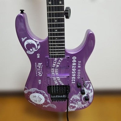 KIRK HAMMETT SPARKLE OUIJA STYLE ELECTRIC GUITAR EXCELLENT CONDITION HOME