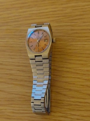 OMEGA GENEVE AUTOMATIC PINK GOLD DIAL DATE RARE DIAL LADIES WATCH VINTAGE