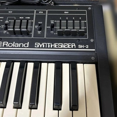 ROLAND SH-2 ANALOG SYNTHESIZER VINTAGE MONO SYNTH WITH HARD CASE TESTED