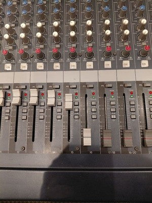 YAMAHA MG24/14FX MIXING CONSOLE 24CH ANALOG AUDIO MIXER SR MIXER WITH CASE