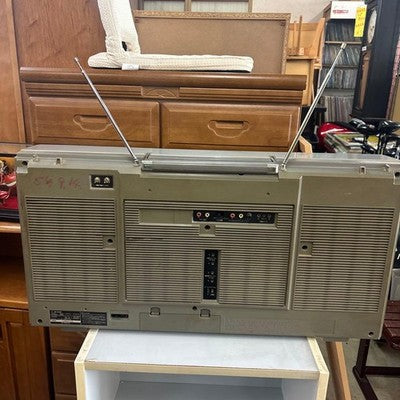 SHARP GF-909 SILVER BOOMBOX AM/FM RADIO DUAL CASSETTE FOR PARTS REPAIR