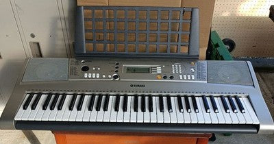 YAMAHA PSR-E313 61-KEY PORTABLE KEYBOARD W/ ADAPTER MUSIC STAND UNUSED TESTED