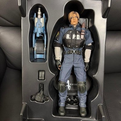 HOT TOYS BIOHAZARD 4 LEON S. KENNEDY R.P.D. VER. 1/6 SCALE ACTION FIGURE
