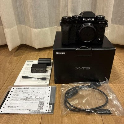 FUJIFILM X-T5 MIRRORLESS DIGITAL CAMERA BODY - BLACK - FOR PARTS OR NOT WORKING
