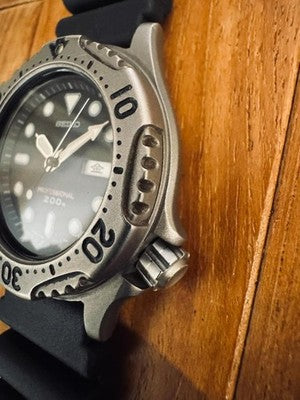 SEIKO 7C43-6A10 PROFESSIONAL 200M TITANIUM VINTAGE DIVER QUARTZ WATCH BLACK