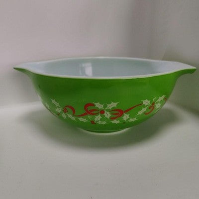 PYREX CHRISTMAS HOLLY CINDERELLA BOWL GREEN MERRY CHRISTMAS HAPPY NEW YEAR