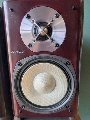 ONKYO D-302E SPEAKER SYSTEM PAIR - TESTED WORKING, ONE SPEAKER HAS SCRATCHES