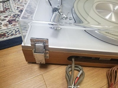 YAMAHA YP-800 RECORD PLAYER TURNTABLE WITH DUST COVER