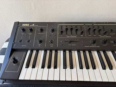 KORG DELTA DL-50 SYNTHESIZER 37-KEY VINTAGE ANALOG KEYBOARD WITH CASE