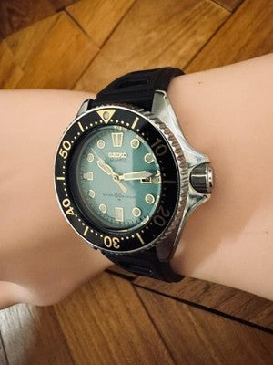 SEIKO 2625-0010 VINTAGE DIVER WATCH MINT GREEN 1984 QUARTZ ORIGINAL BAND RARE