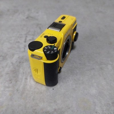 PENTAX Q7 YELLOW MIRRORLESS CAMERA 02 ZOOM LENS KIT SD CARD ACCESSORIES