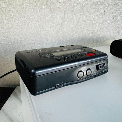 SONY TCD-D8 DAT WALKMAN DIGITAL AUDIO TAPE RECORDER PLAYER BLACK TESTED BOX CASE