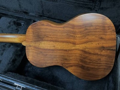 KAMAKA HF-4 BARITONE UKULELE, CRAFTED FROM PREMIUM HAWAIIAN KOA WOOD.