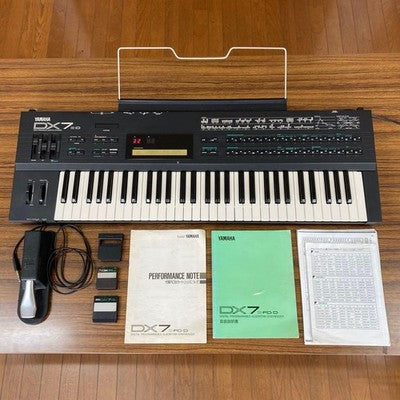 YAMAHA DX7II-D FM SYNTHESIZER KEYBOARD VINTAGE W CASE MANUALS PEDAL FROM JAPAN