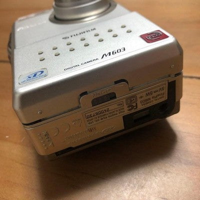 FUJIFILM FINEPIX M603 COMPACT DIGITAL CAMERA SUPER CCD TESTED WORKING