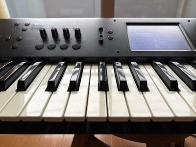 KORG M50 61 KEY SYNTHESIZER WORKSTATION KEYBOARD W PEDAL AC ADAPTER TESTED