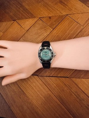 SEIKO 2625-0010 VINTAGE DIVER WATCH MINT GREEN 1984 QUARTZ ORIGINAL BAND RARE