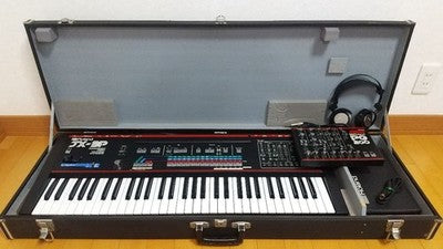 ROLAND JX-3P PG-200 SYNTHESIZER WITH HARD CASE & HEADPHONES - VINTAGE AS IS