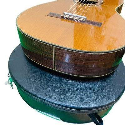 TAKAMINE TGL1 CLASSICAL GUITAR W/ HARD CASE, NECK STRAIGHT, BODY SCRATCHES