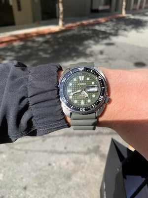 SEIKO PROSPEX KING TURTLE AUTOMATIC DIVER WATCH KHAKI DIAL 45MM 200M MENS JAPAN