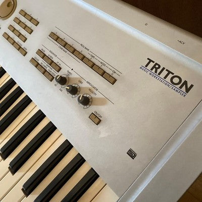 KORG TRITON CLASSIC 61-KEY SYNTHESIZER KEYBOARD MODULE W/ FLOPPY DISK - JAPAN