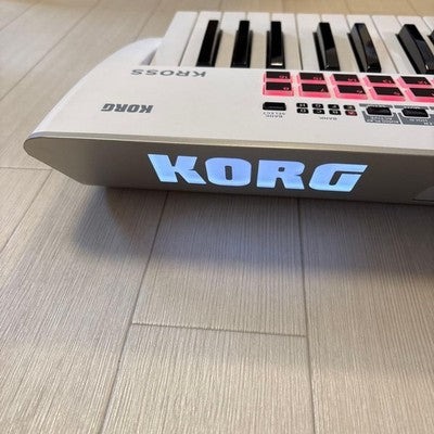 KORG KROSS2-61-SC SYNTHESIZER WITH CASE AND ACCESSORIES EXCELLENT CONDITION NEW