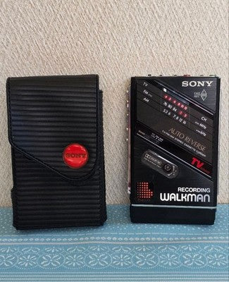 SONY WALKMAN WM-F202 CASSETTE PLAYER RADIO - FM AM - BATTERY COMPARTMENT ISSUE