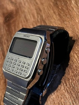 SEIKO DEAD STOCK DPZ010 C153-5011 CALCULATOR DIGITAL  FOR PARTS OR NOT WORKING